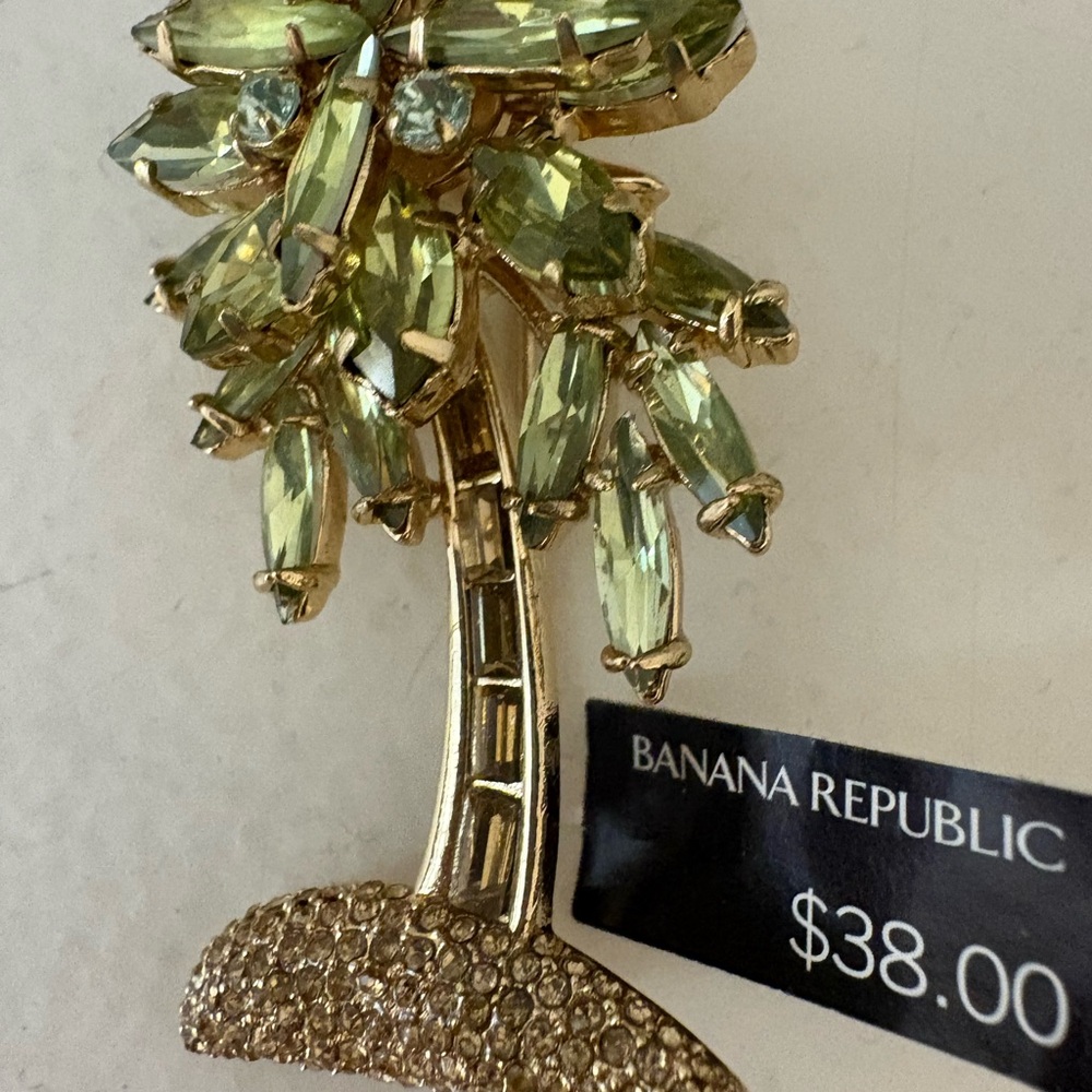 New! Palm Tree Pin - Picture 3 of 4